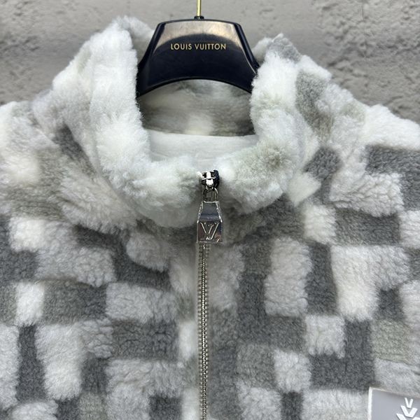 【LVSKIモコモコ温か】★ルイヴィトン★Fleece ブルゾン 偽物 1AGK11